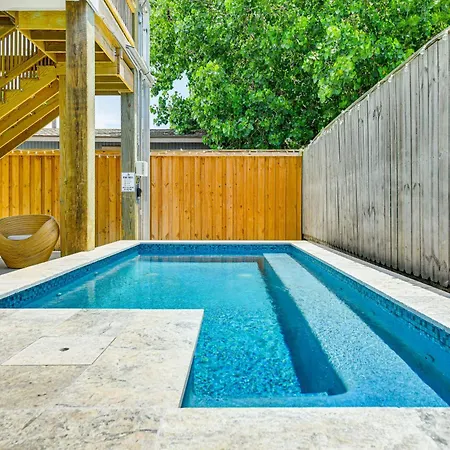 Port Aransas Home With Private Pool 1 Mi To Beach!